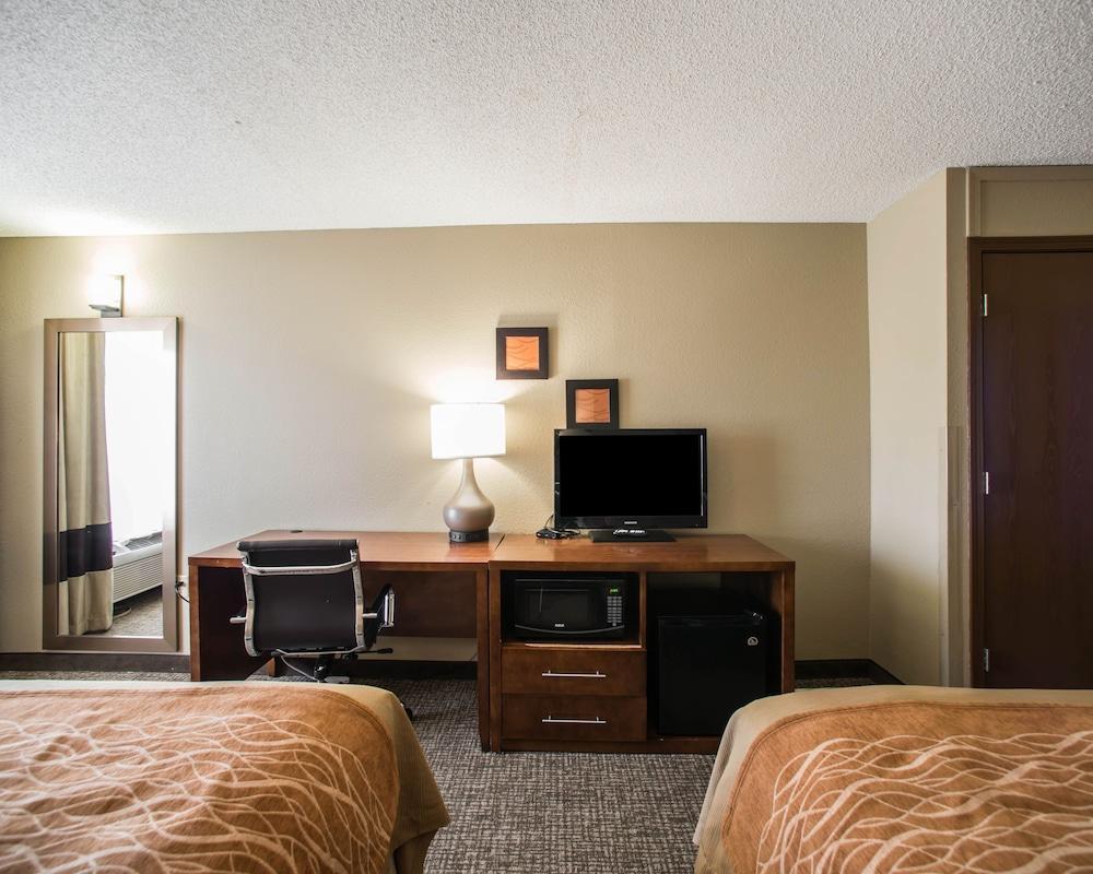 Comfort Inn & Suites St Louis-헤이즐우드 외부 사진