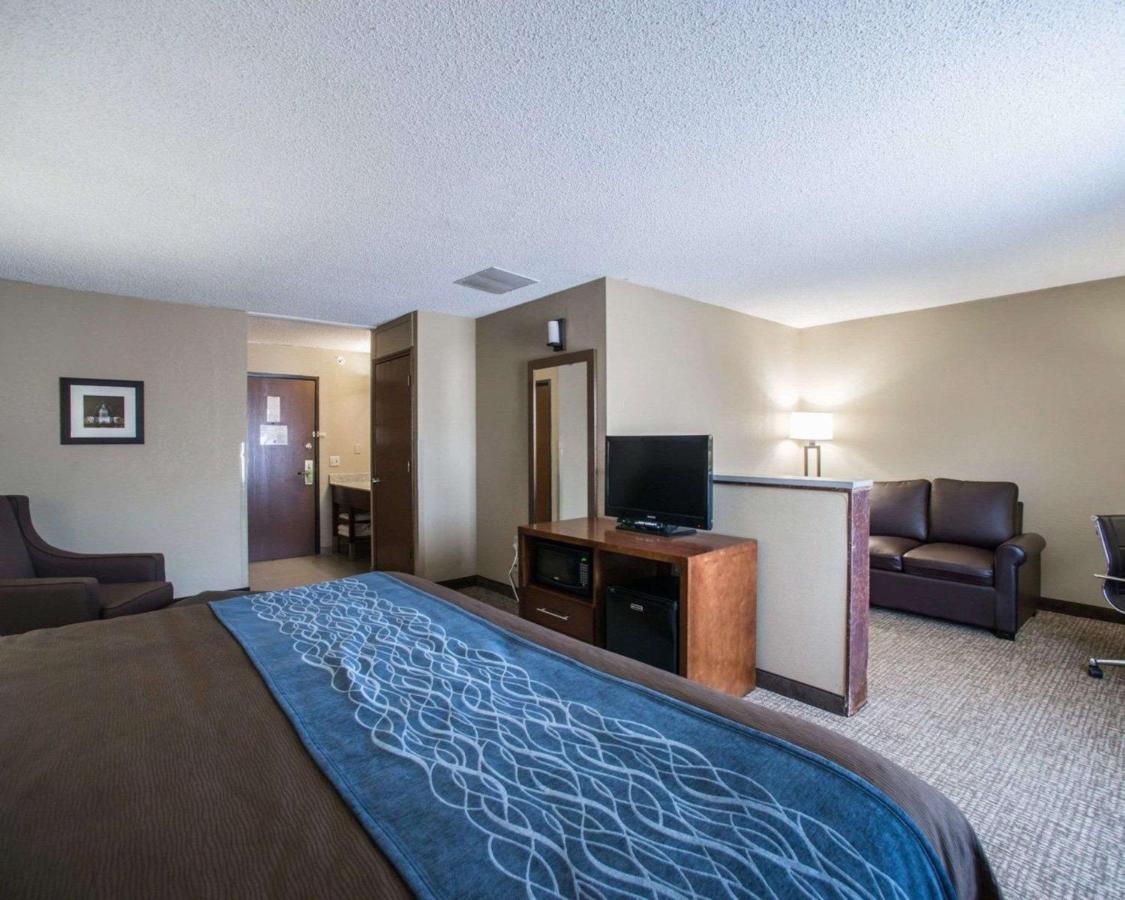 Comfort Inn & Suites St Louis-헤이즐우드 외부 사진