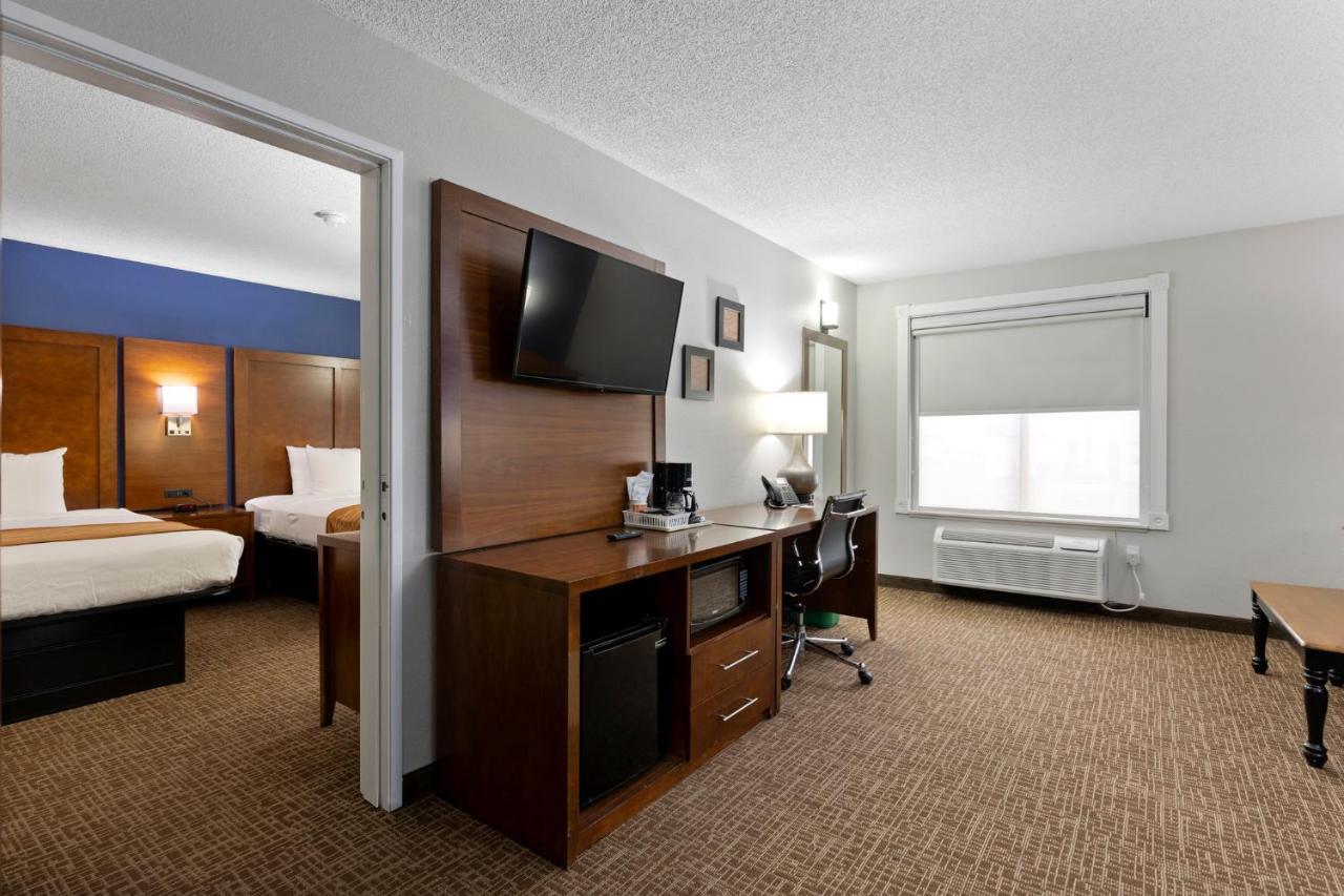 Comfort Inn & Suites St Louis-헤이즐우드 외부 사진