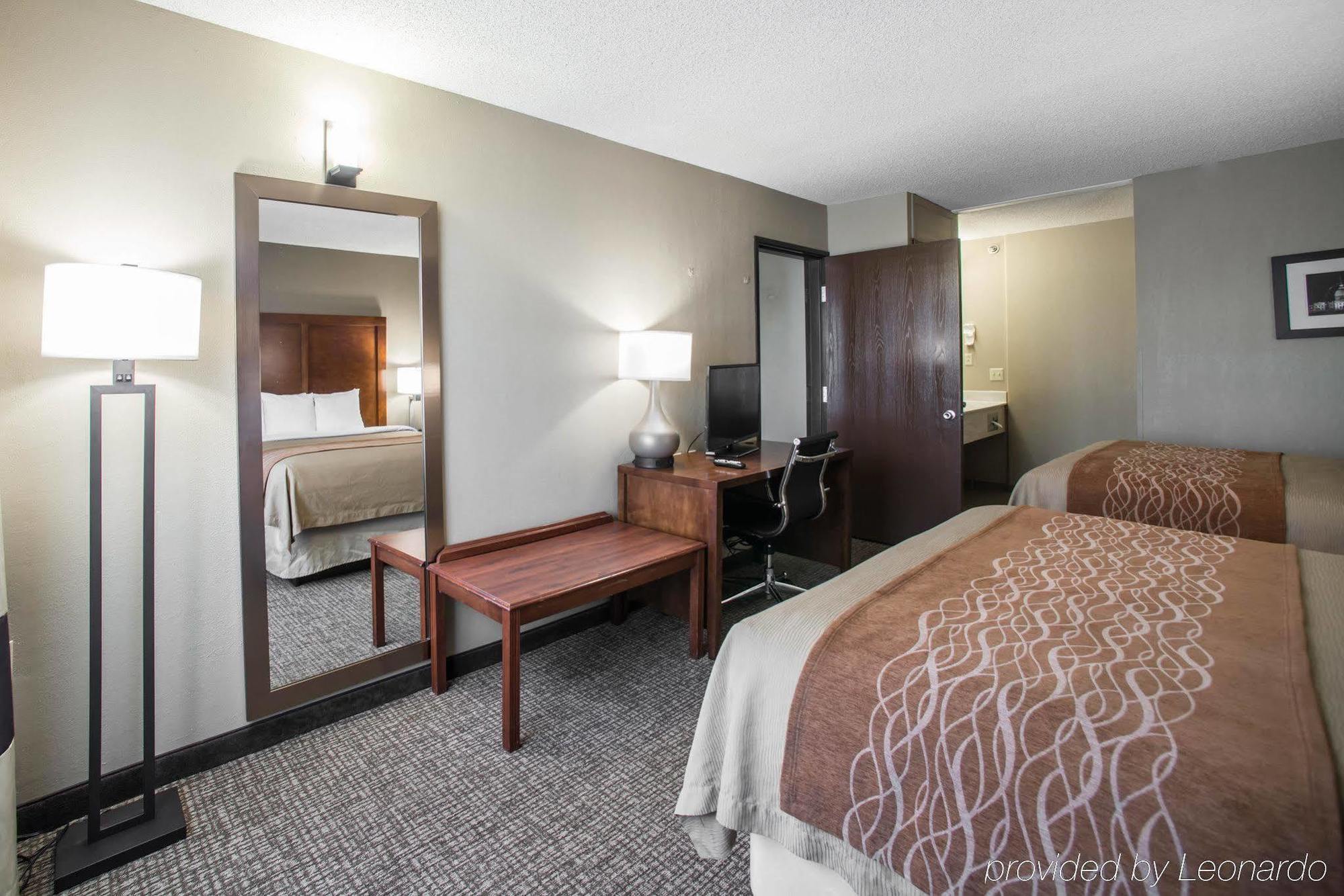 Comfort Inn & Suites St Louis-헤이즐우드 외부 사진