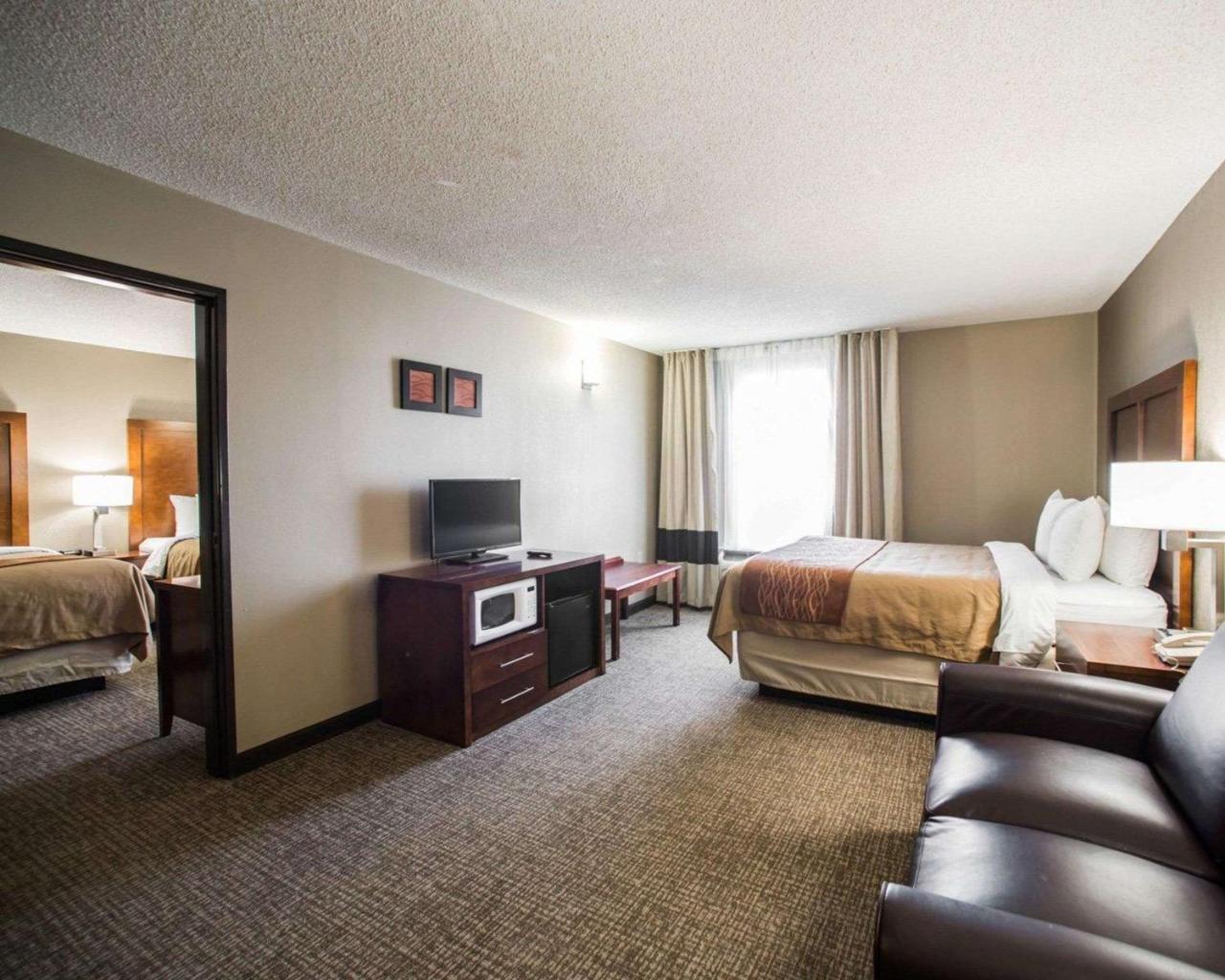 Comfort Inn & Suites St Louis-헤이즐우드 외부 사진